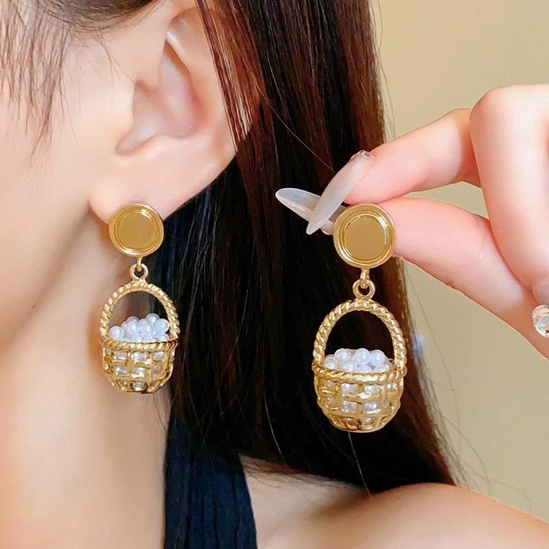 21g Weight 925 Sterling Silver Ear Needle Material Earrings Classification Park, Masquerade, Date Occasion Imitation Pearl Material Geometric Pattern Women's Gender Inlaid Pearls Design Retro Style Silver Needle Cabas Artificial Pearl Earrings Retro Unique Design Earrings Niche Exquisite New Earrings Wholesale 无