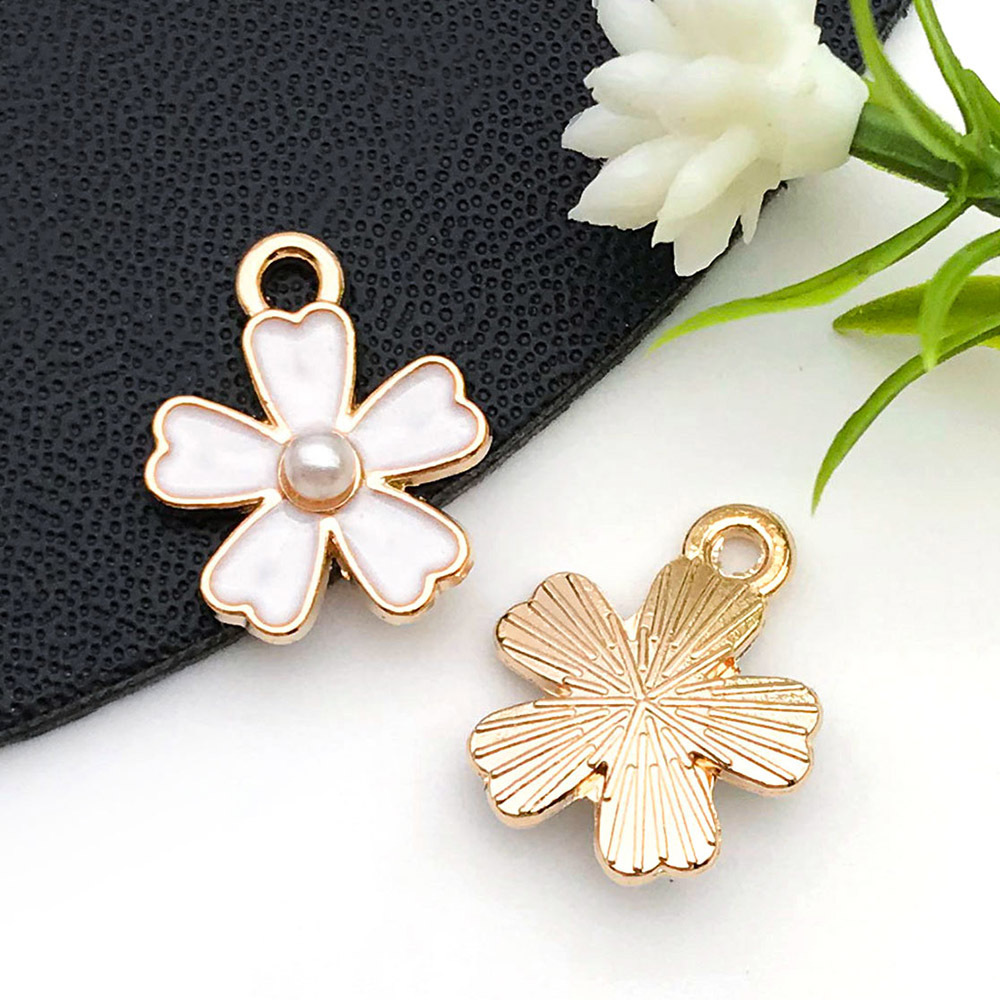 Colgantes de aleación con margarita y flor de cerezo esmaltadas