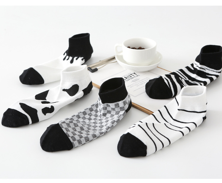 Black And White Cow Spotted Spring And Summer Short Socks Leopard Retro Boat Socks display picture 3