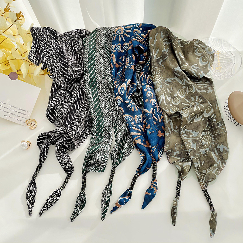 Primavera, Otoño e Invierno bufanda de seda artificial a juego bufanda femenina estudiante japonesa chal pequeño Corea del Sur bufanda de triángulo lindo delgada