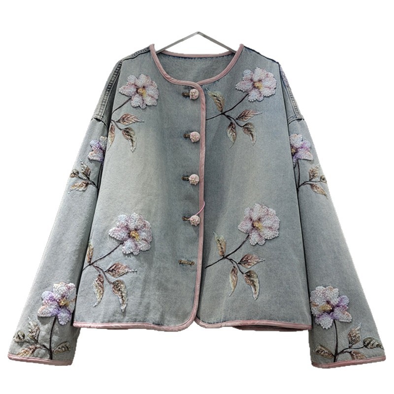2026 primavera nuevo diseño de moda cuello redondo color contraste bordes flores con cuentas corta chaqueta denim de manga larga