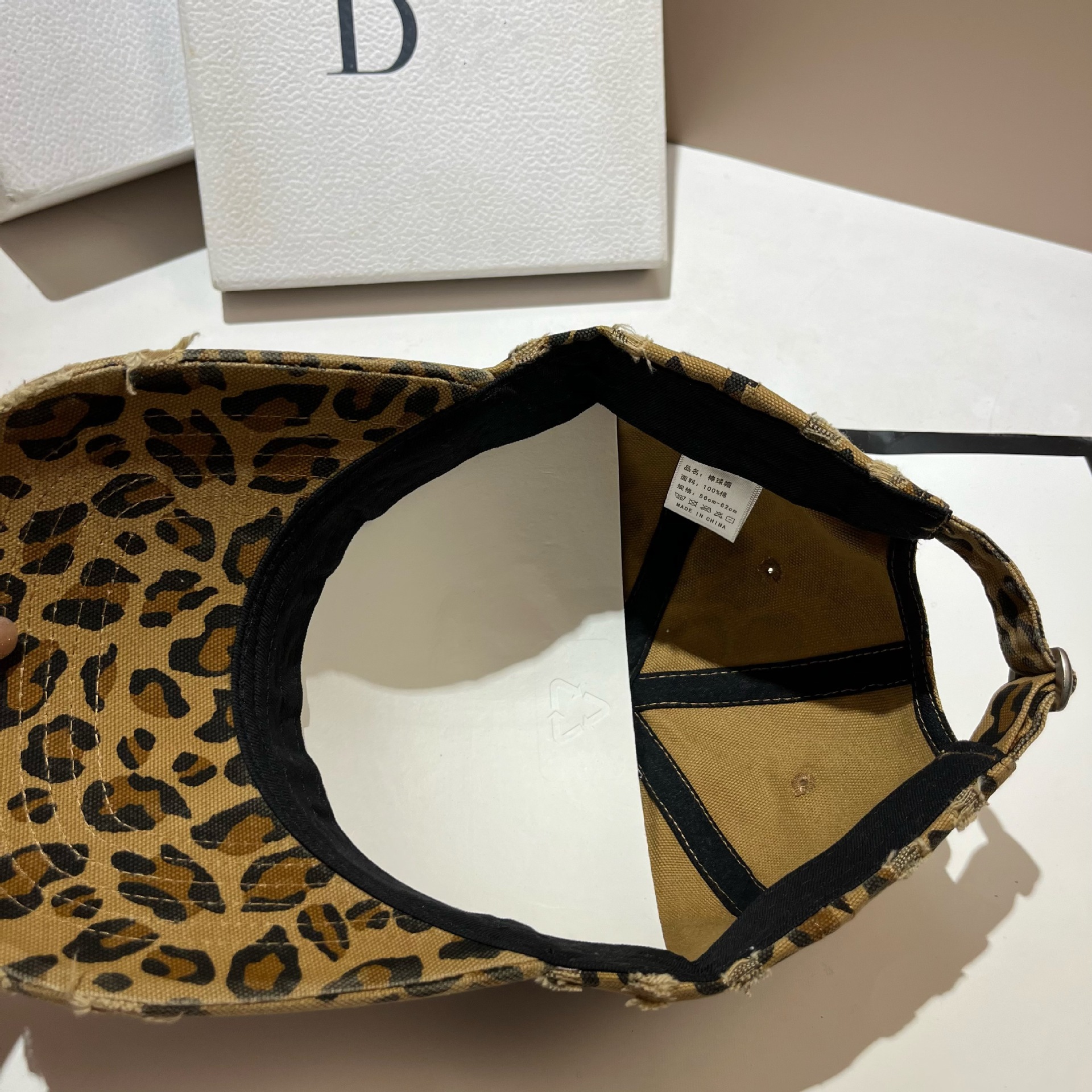 Sweet and Cool Leopard Pattern Baseball Korean Edition Star Style Personalized Piercing Duck Tongue Fashion Outdoor_voghion.com