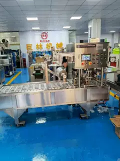 全自动月饼盒封口机定制自动落杯下托盒脱氧剂 蛋黄酥自动封杯机