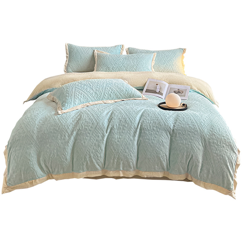 La cama de terciopelo de leche tallada de cuatro piezas set2025 nuevo invierno engrosado colcha de coral sábanas de franela