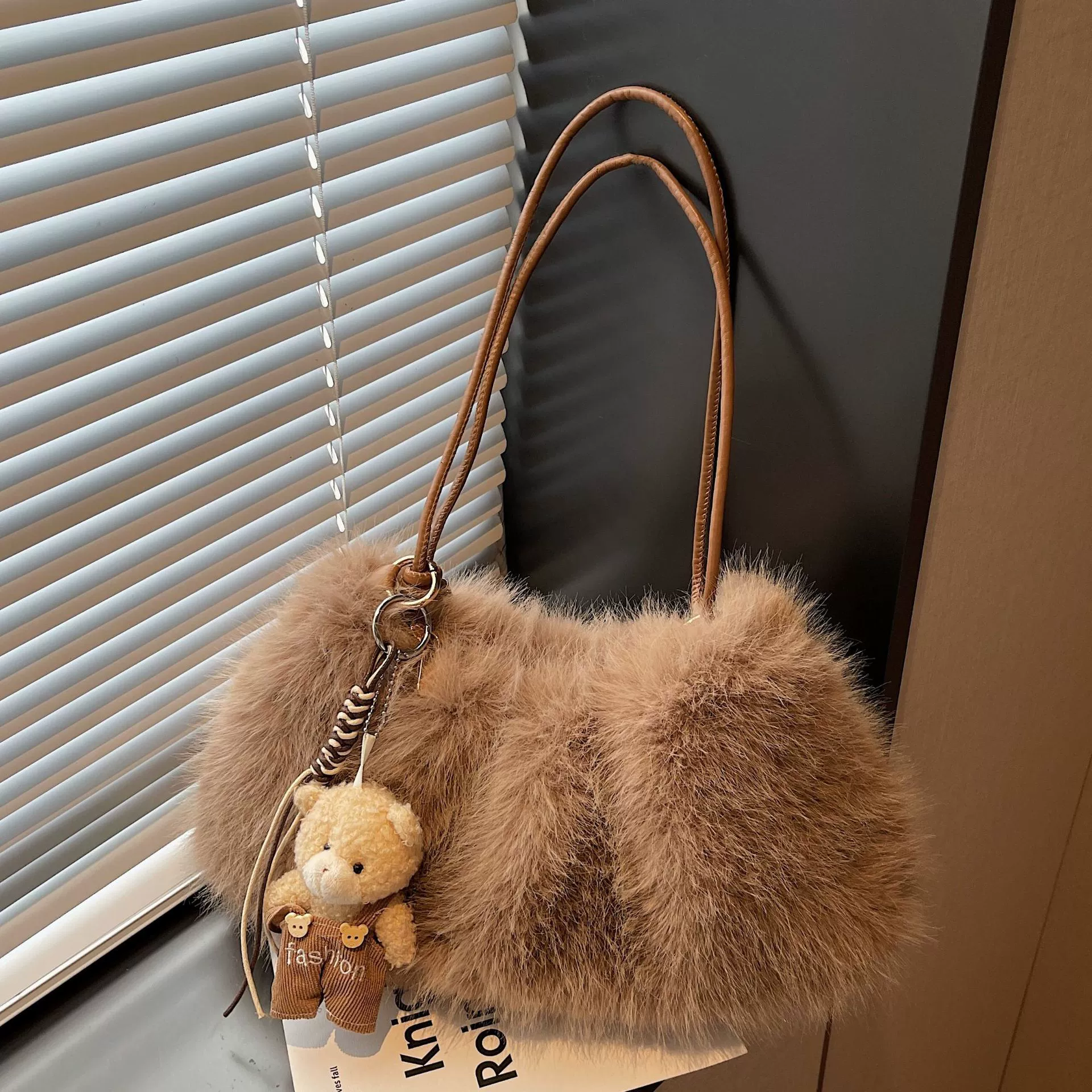Capacious retro trend one-shoulder bag, small design bag strap