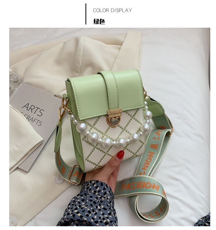 Wholesale Fashion Pearl Chain Plaid Messenger Small Square Bag Nihaojewelry display picture 3