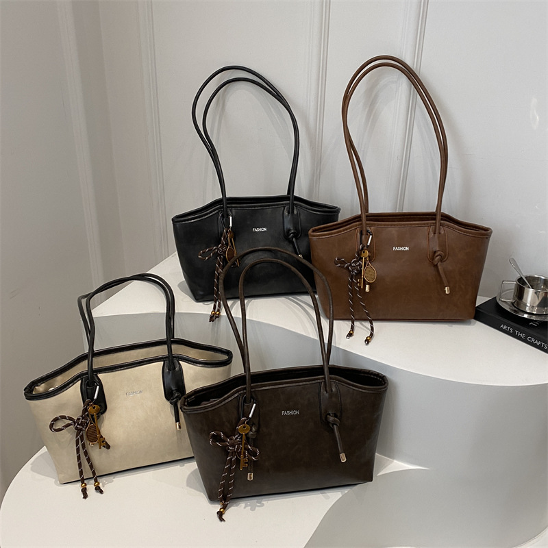 Bolsos retro de alta calidad de gran capacidad para damas 2024 nuevo bolso de hombro de viaje de otoño e invierno bolso portátil