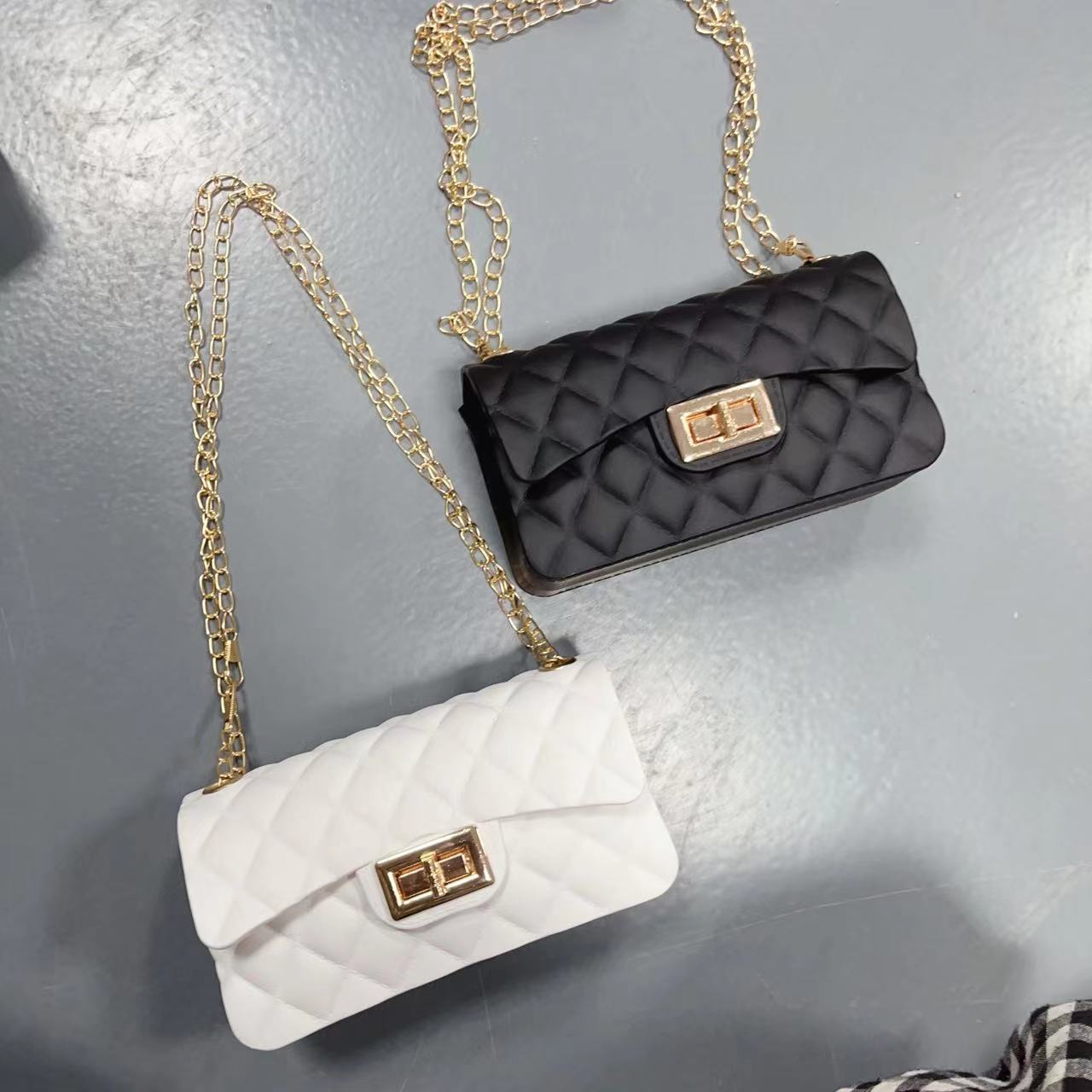 In the summer of 2025, the manufacturer is clearing out diamond-shaped bags, women's bags, single-shoulder bags, women's bags, crossbody bags and pvc bags Item Picture
