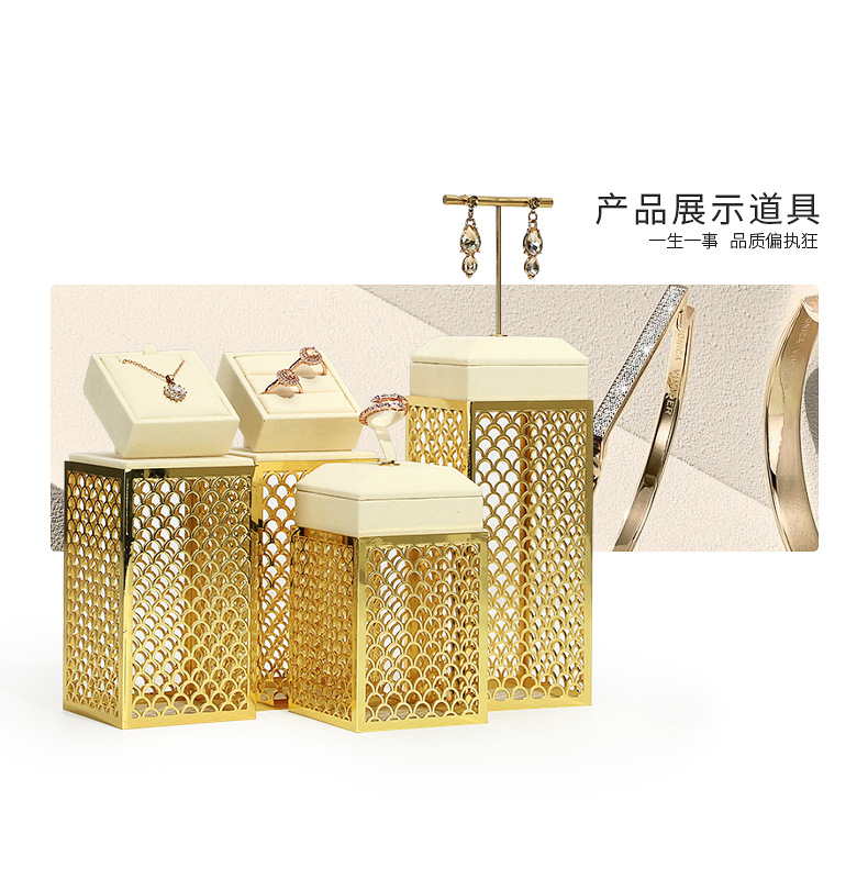 A042-(22-129)米白色鱼鳞纹金属橱窗-(旭跃)详情