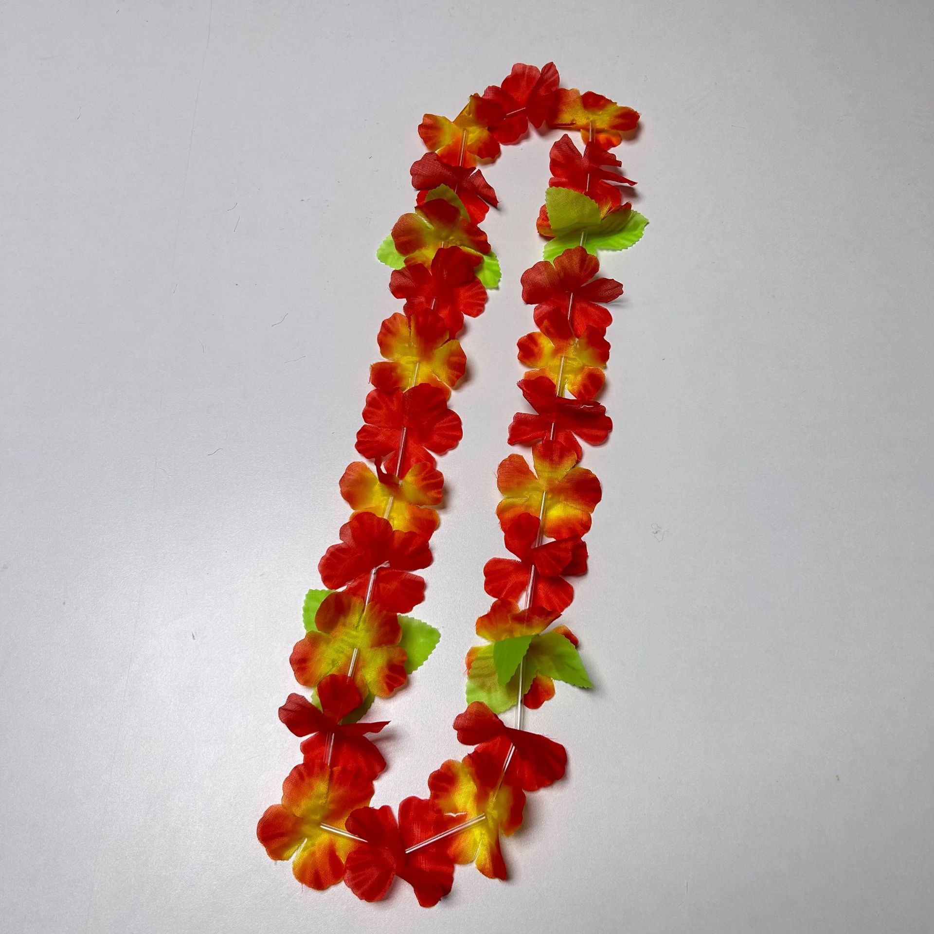 Tela de poliéster transfronteriza 6 cm corolla de flores 24 piezas más hojas festivales costera de fotos accesorios decoración corolla de flores de cuello