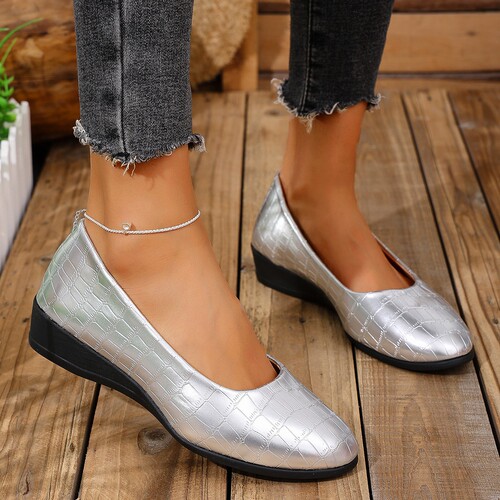 2025 Spring Flat Sole Single Shoes for Women in Large Size Lazy Mouth Soft Sole Bean Shoes