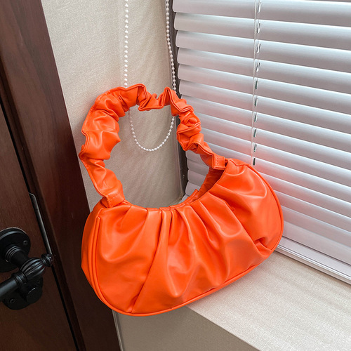Wrinkled cloud pattern French niche design women's fashion crossbody bag 2025 new candy color handbag