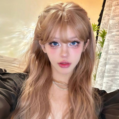 【逃げている王女】小さい丸いかつらの女性の長い髪の長い巻き髪のミルクティーのシャンパンのシミュレーションのふわふわしている全体のカバー