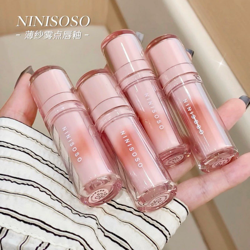 Ninisoso фата дымчатый глянец для губ мягкая матовая помада красный светлый оттенок низкая насыщенность летняя атмосфера лёгкость лица грязь