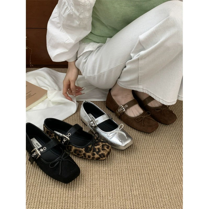 Туфли-балетки с пряжкой, маленьким ароматным бантиком, нежные, 2025 года, новые, универсальные, на плоской подошве, в стиле Мэри Джейн