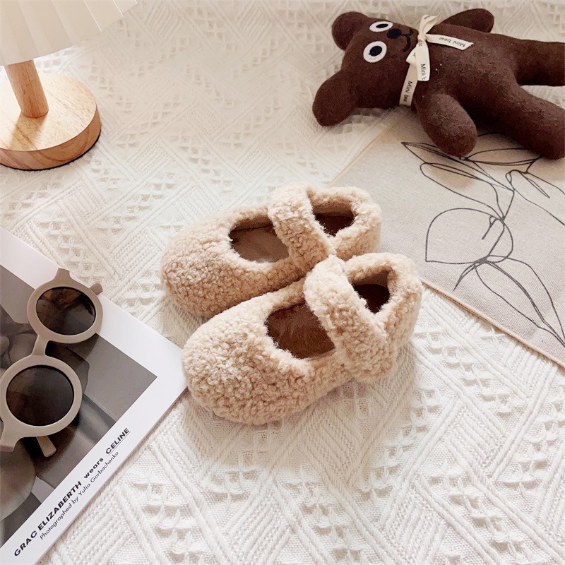 Zapatos de peluche para niños de estrella redonda otoño y invierno de 2025 nuevos zapatos de peluche de moda para niñas con zapatos de peluche para niñas