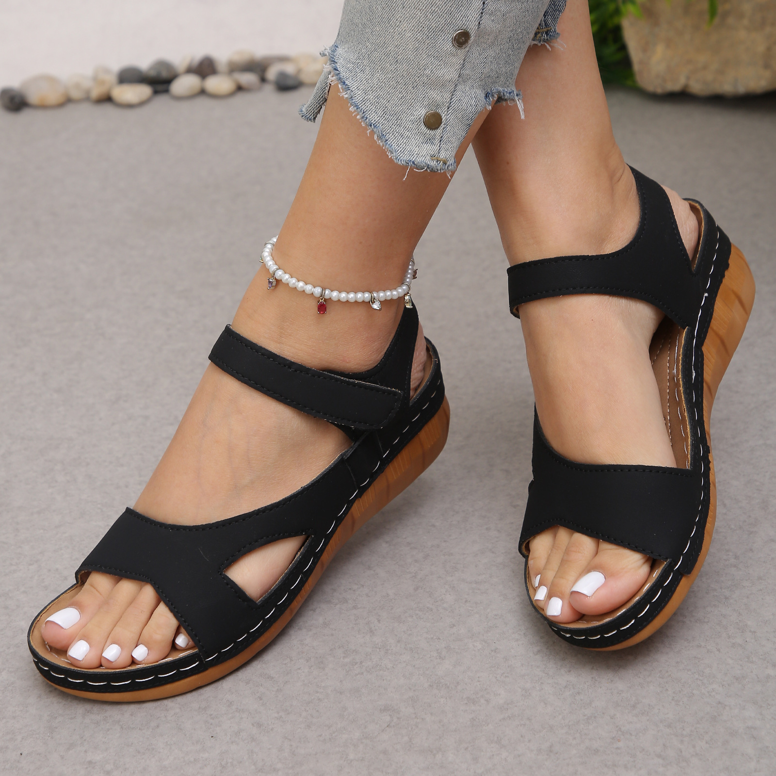 Comercio exterior 2026 sandalias nuevas flores de estilo de moda independiente de alto tamaño zapatos de mujer de tacones altos cinturón mágico ligero