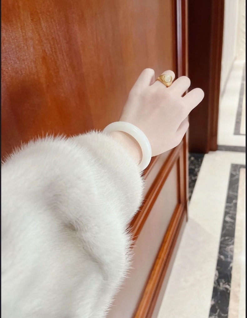 Vòng tay ngọc Hetian tự nhiên cao cấp – vàng lụa trắng mỡ cừu, đường kính trong 54–63 mm chi tiết 21