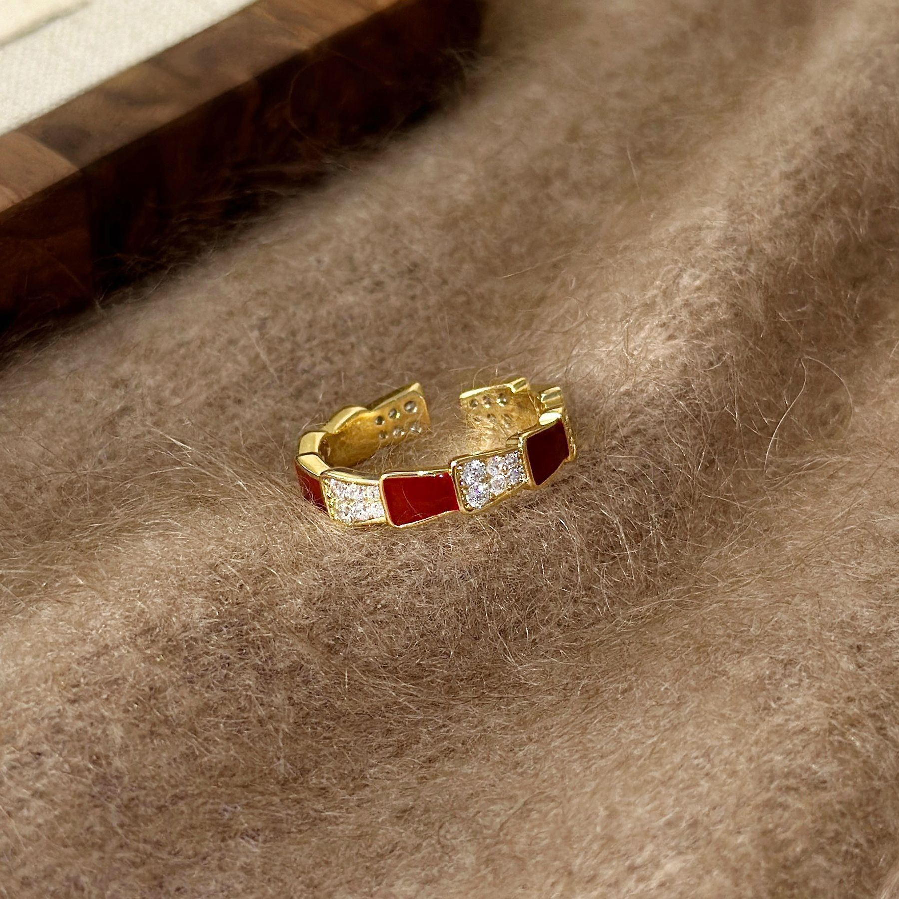 Französischer Damenring im Weinrot-Emaille-Stil mit Bambusgelenk und Öltropfen-Design, exklusiver, leichter Luxusring, offener Ring, Neuheit 2026_voghion.com