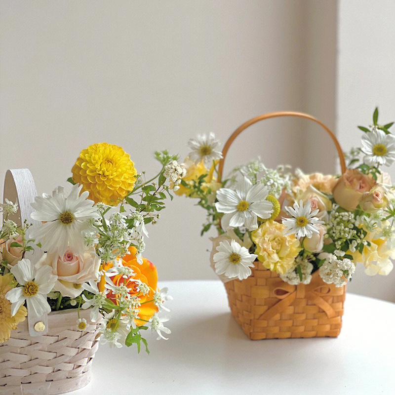 メーカーは手作りの蝶結びの花かごを提供しています。|undefined