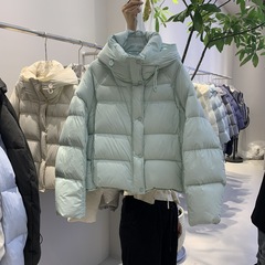 欧版の短いタイプの泡芙感のダウンジャケットの女性2024冬の帽子のシンプルな気質の新国標の90白鴨の羽毛のコート