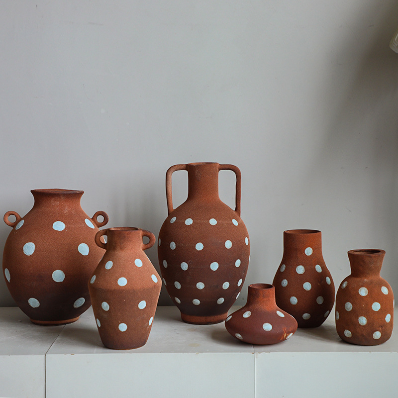 Terracotta-colored polka dot rustic pottery vase, vintage pastoral style, retro South Asian style, soft decoration art piece for coffee shops Terracotta-colored polka dot rustic pottery vase, vintage pastoral style, retro South Asian style, soft decoration art piece for coffee shops