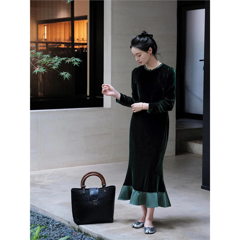 2787 this year's popular new round neck velvet long sleeve dress high-end exquisite fishtail skirt unique beautiful small