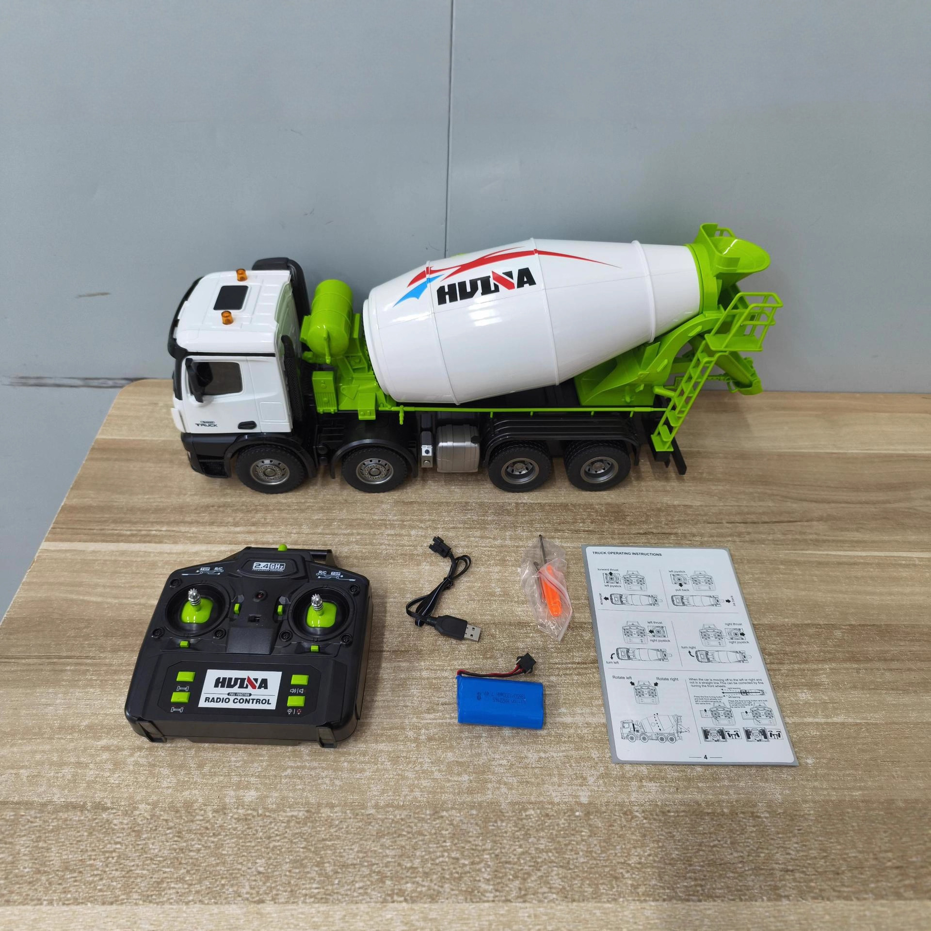 HuiNa1536pro nuevo producto 1537 aleación control remoto 1: 14 rueda de proporción completa camión volquete de ingeniería pesada camión mezclador