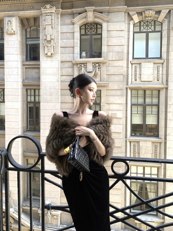 新款【沪色千金】狐狸毛车条廓型落肩斗篷马甲  秋冬小坎肩外套女|undefined