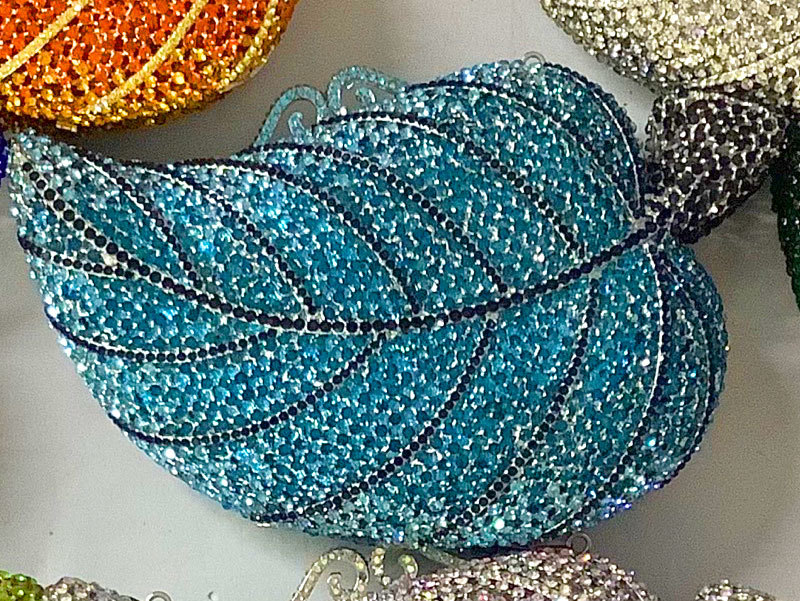 Nuevo paquete de banquete de hoja de diamante hueco caja metálica dura bolsas de mano de banquete Crystal Clutch
