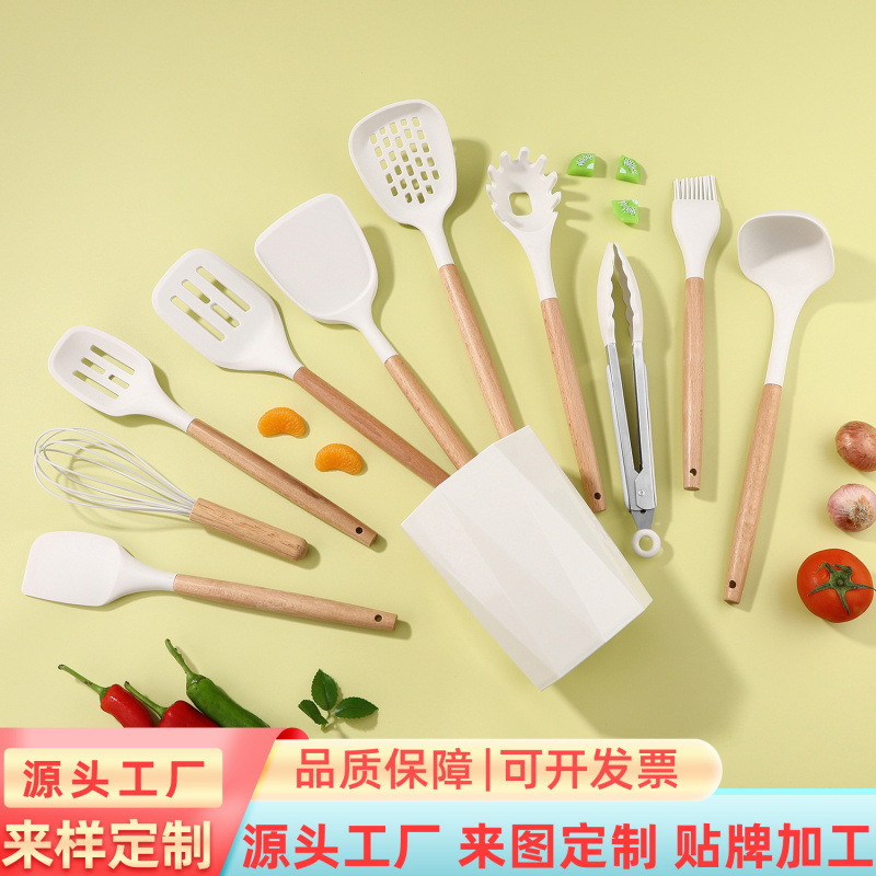 Nuevo conjunto de utensilios de cocina de silicona 11 piezas de mango de madera para el hogar, cocina de cocina frita con barril de almacenamiento