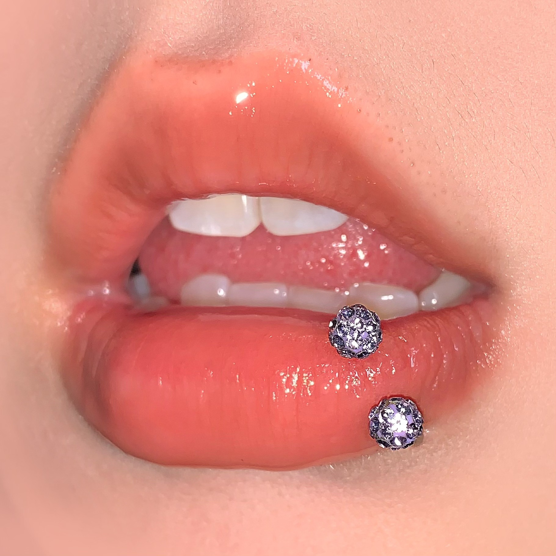 16G labret stud size and finish detail