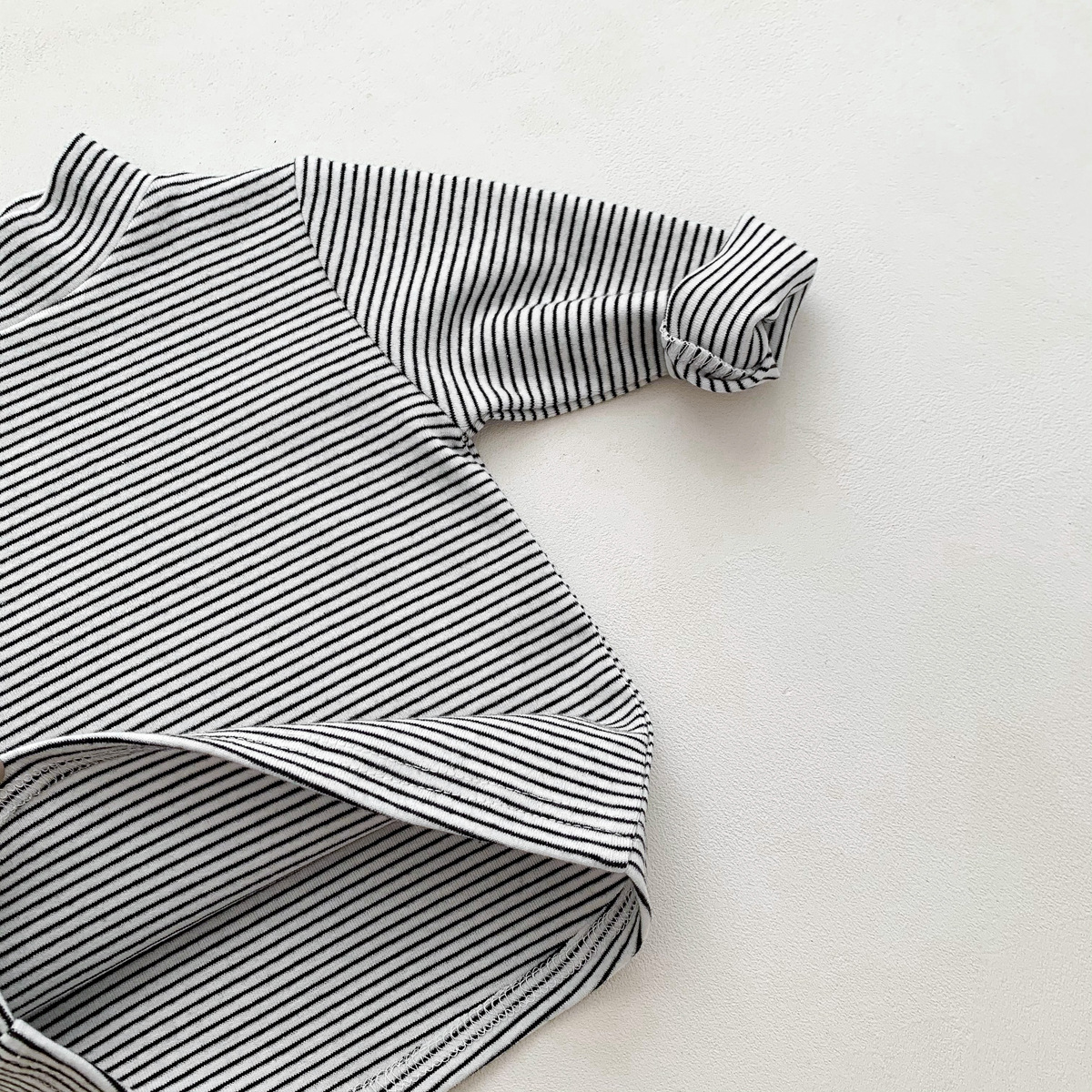 Camisa de fondo de cuello alto estilo coreano para niños 0-3 años de edad para bebés niñas suéter de manga larga para niños ropa de cuello redondo para niños