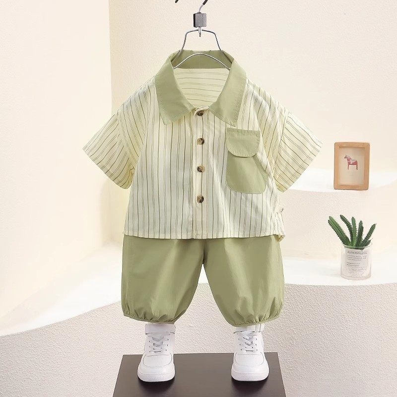 7818 traje de camisa de verano para niños 2025 nuevo bebé de manga corta de dos piezas ropa de calle frita de verano para niños delgada