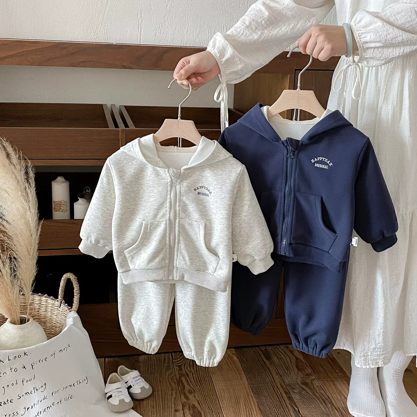 点兮2025秋季新款婴幼儿连帽卫衣外套宝宝韩版字母上衣卫裤两件套