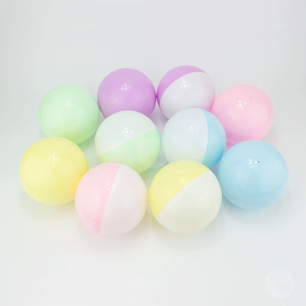 White cover + macaron bottom
