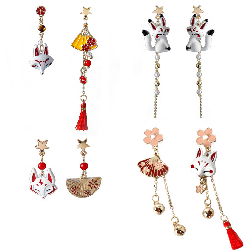 Small design asymmetrical earrings