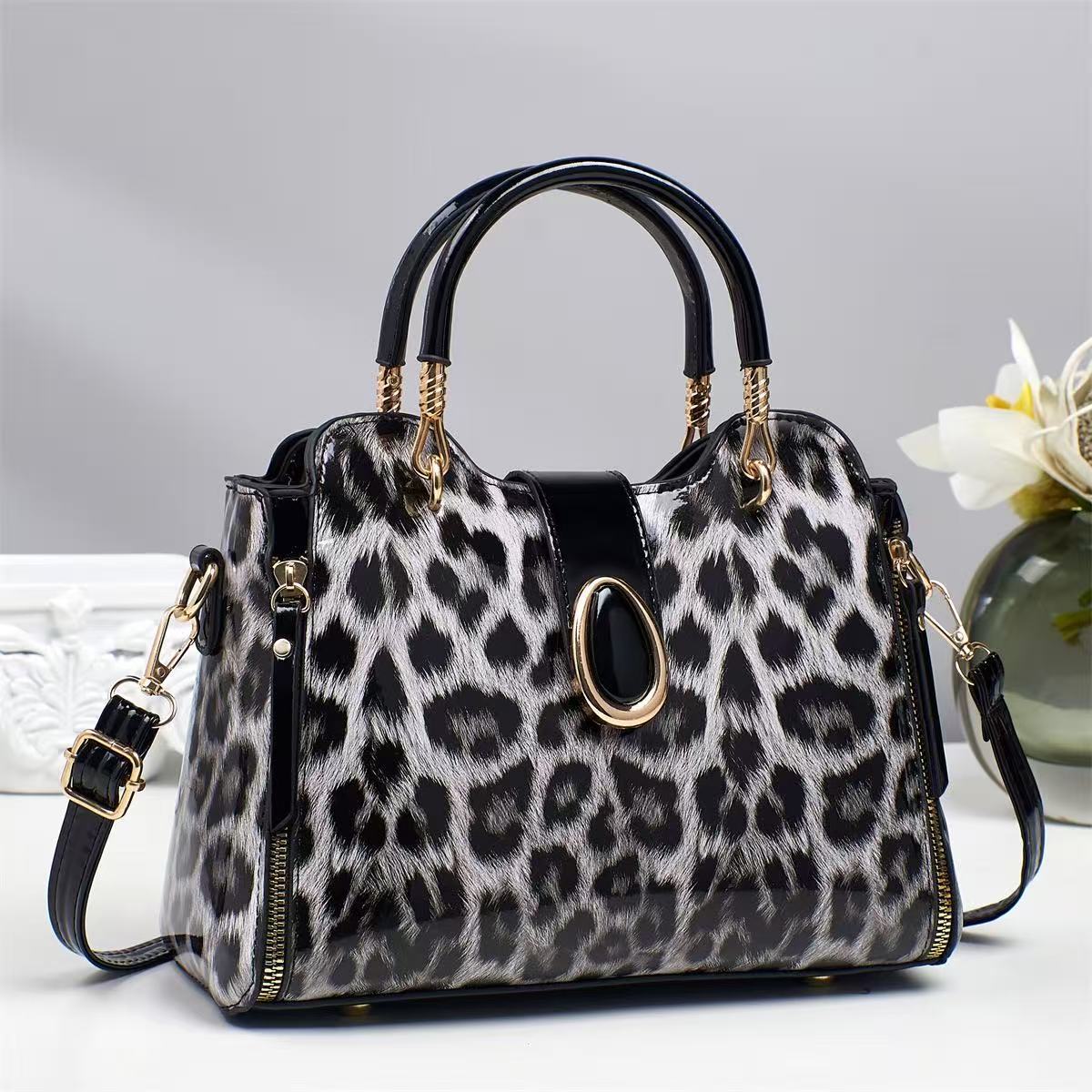 Fashionable Leopard Print Patent Leather Shoulder Bag For Women_voghion.com