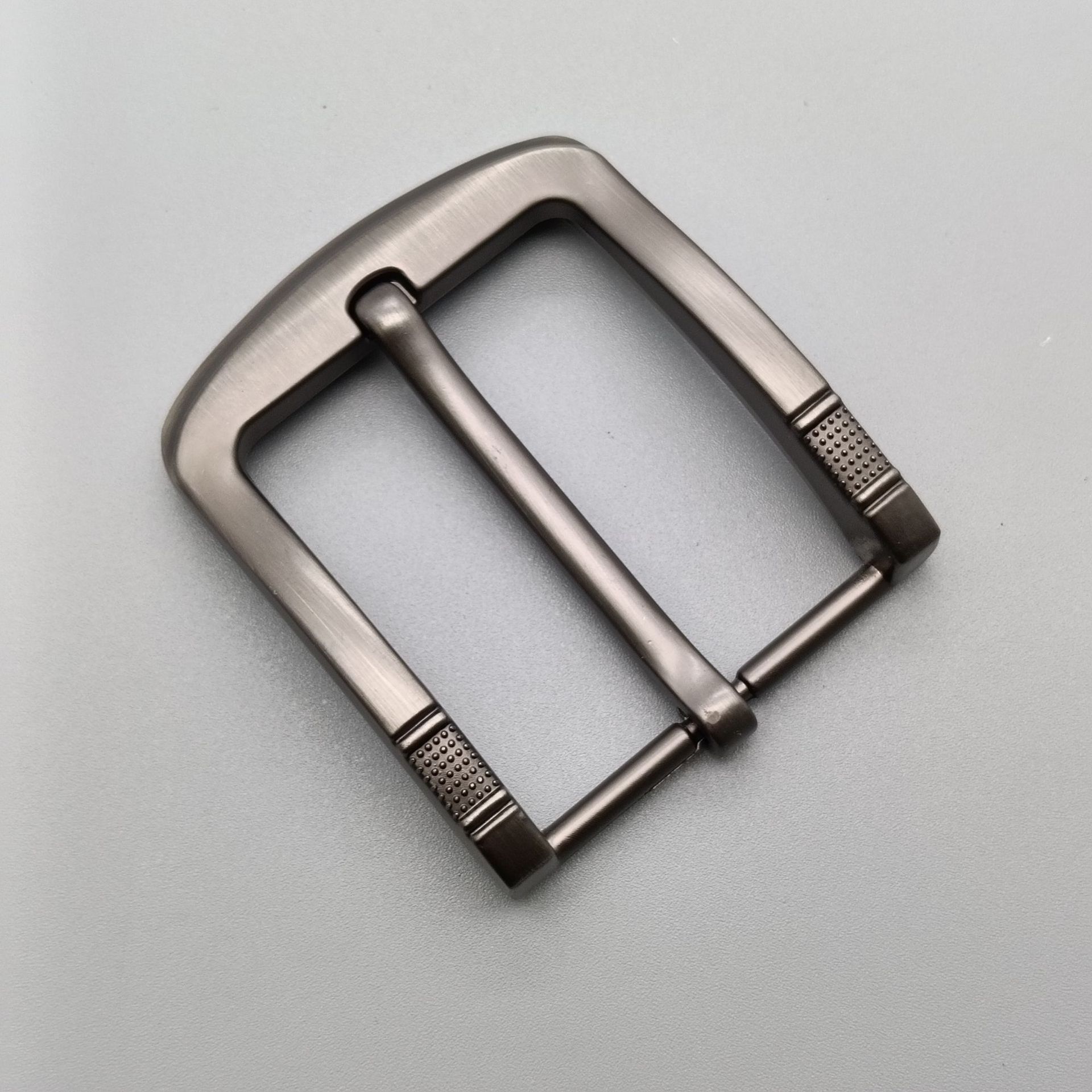 Comercio exterior al por mayor cinturón de aleación para hombres de alta gama hebilla 4.0 cinturón hebilla tipo aguja pistola de cuero dibujo negro