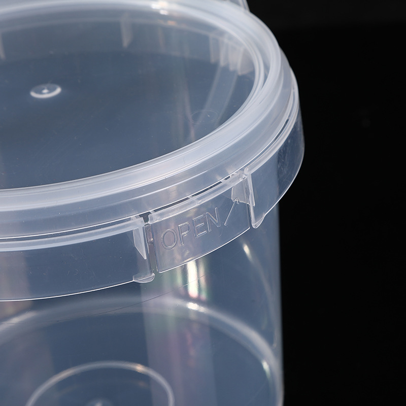 Los fabricantes venden barriles redondos pequeños de grado alimenticio resistentes a altas temperaturas, sellados con tapa, barriles de plástico portátiles, barriles de frutas con té con leche