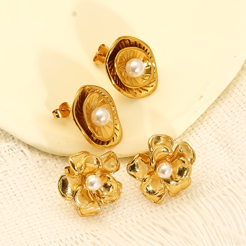 Holiday, Daily Occasion Imitation Pearl, Titanium Steel Material 1 Pair Retro Classic Style Flower Imitation Pearl Titanium Steel Ear Studs