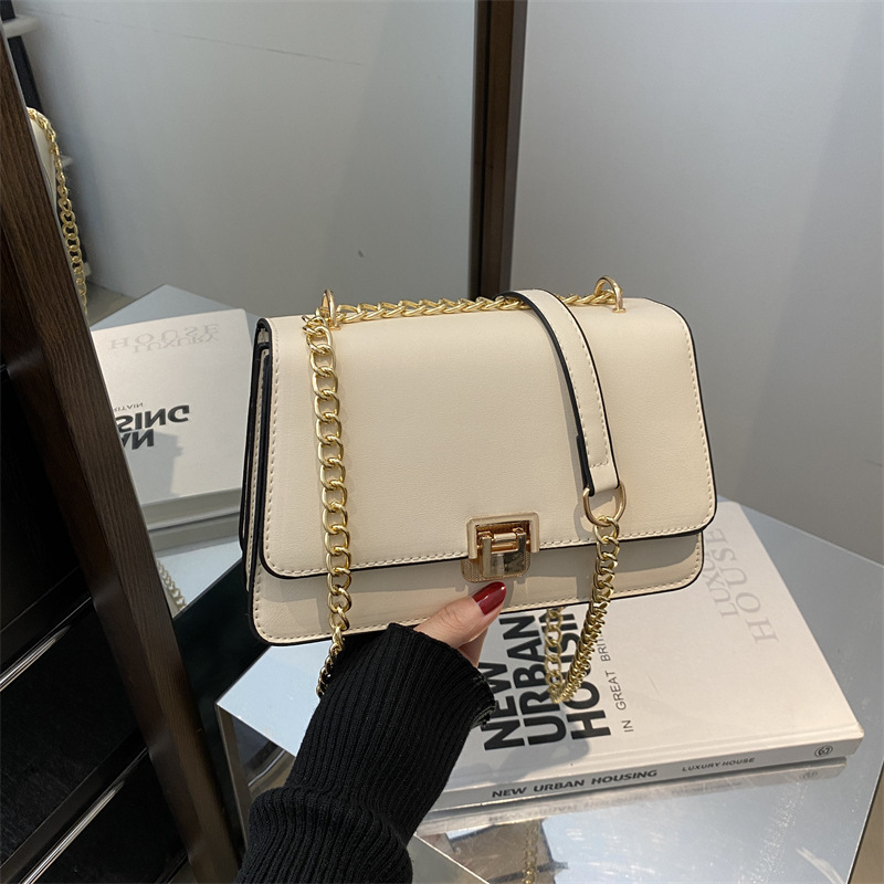 2024 otoño y invierno nueva moda bolsas de cadena de color sólido textura casual bolsas inferiores retro bolsas de bloqueo de aire extranjero