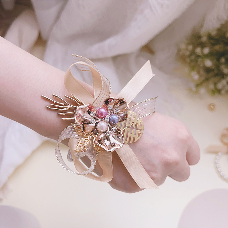 花嫁の手首の花の花嫁の姉妹団の手の花の森は韓国式の結婚式を結びます。|undefined