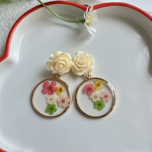 ���s�����A��ˮ���Ƕ�͹������ͮ���С����͸����ɫ�ɻ���ᔶ��A