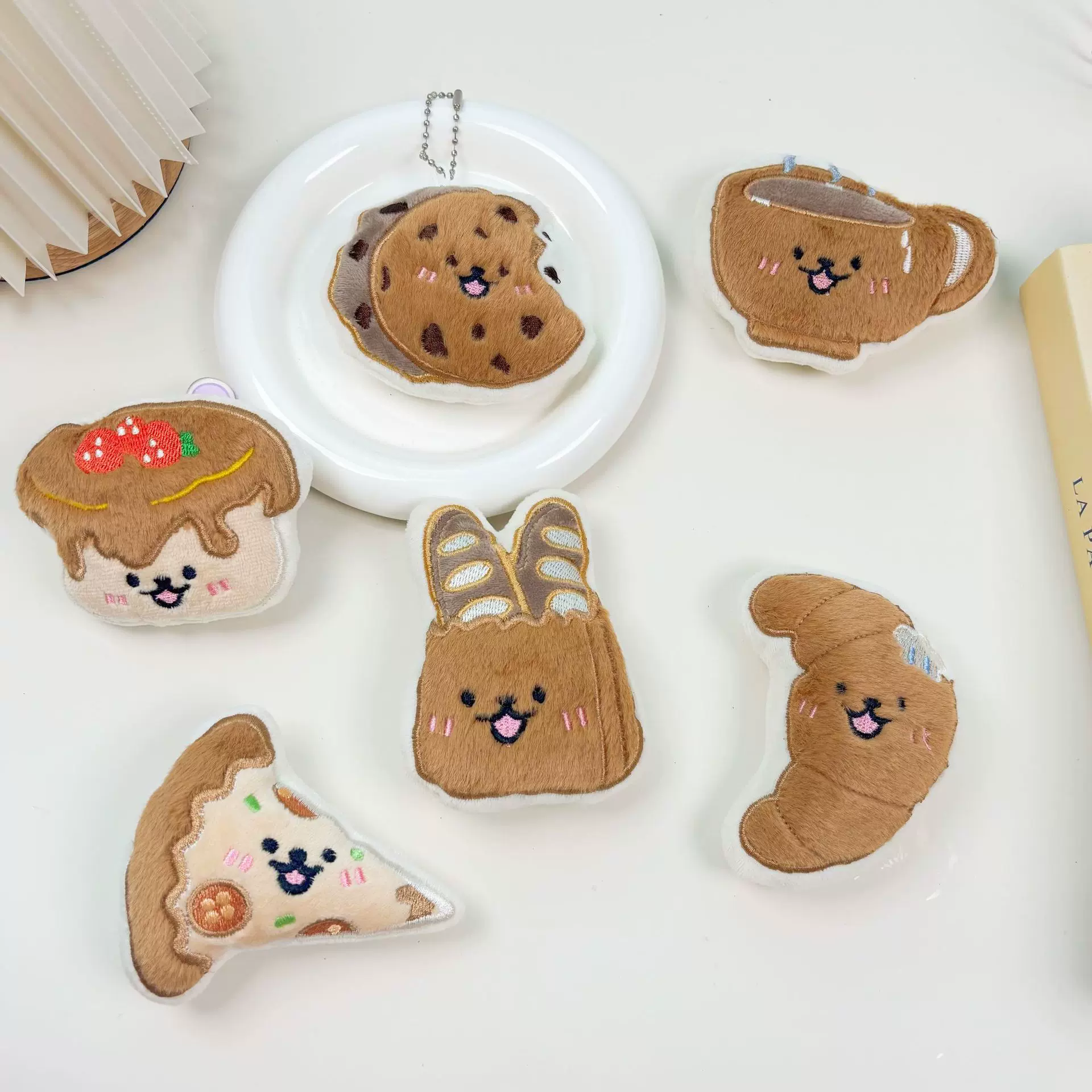 卡通食物造型毛绒胸针曲奇饼干面包可爱装饰配件服饰发饰包包挂件