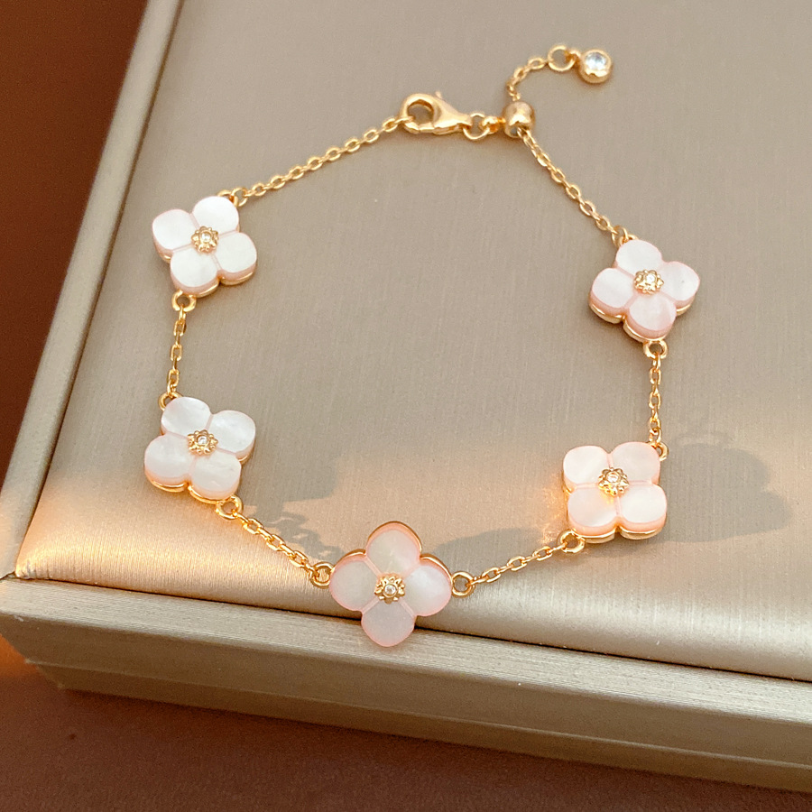 Flores de cerezo polvo de rosa de rosa de piedra collar ligero de lujo nicho de alto nivel sensación de cadena de clavícula dulce viento pequeño conjunto de joyas frescas