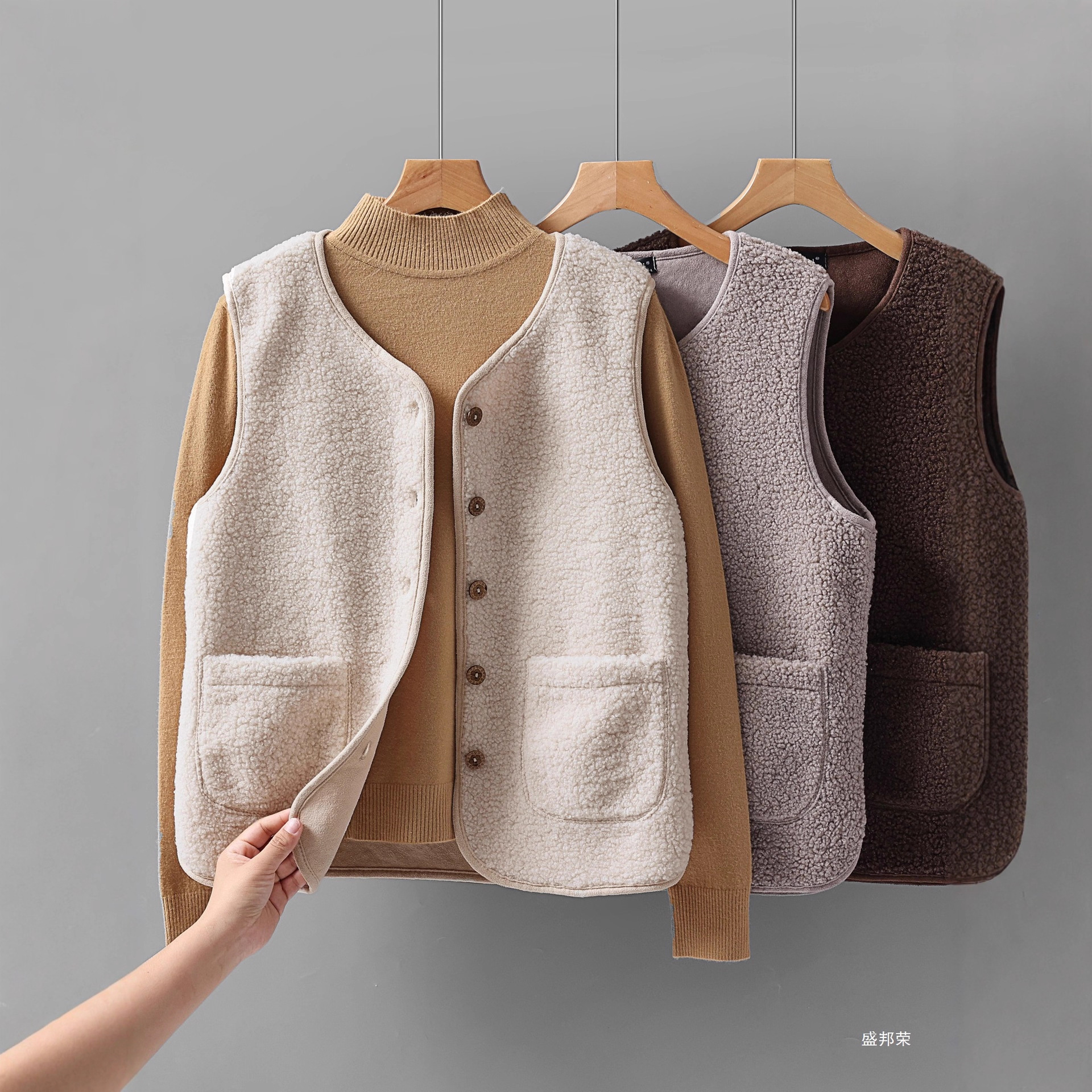 Summer Season Lamb Wool Plush Vest for Women 2025m White Petite Loose Short Vest Thin Winter Coat