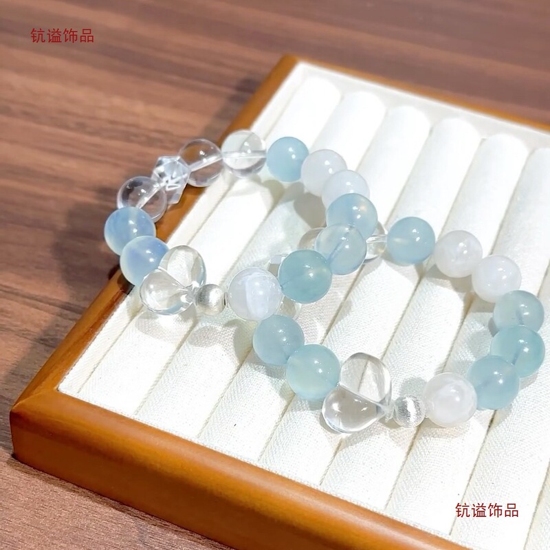 Ice-clear aquamarine paired with white crystal peach-shaped beads bracelet, niche and cute women's single-loop jewelry, a gift for a girlfriend on a anniversary Ice-clear aquamarine paired with white crystal peach-shaped beads bracelet, niche and cute women's single-loop jewelry, a gift for a girlfriend on a anniversary