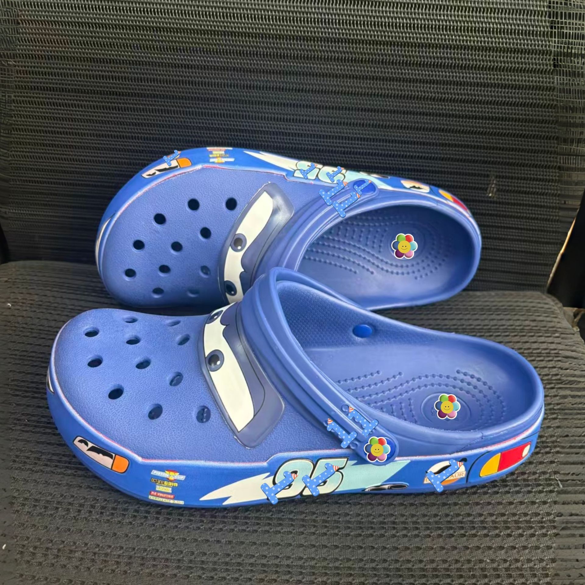 Spot 95 automóviles sin agujeros de lámpara zapatos de carreras movilización total zapatos para hombres y mujeres 2025 sandálias de playa spot al por mayor