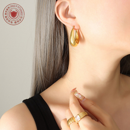 New U-shaped large earrings made of titanium steel and plated with gold, cross-border best-selling, European and American style, non-fading, fashionable and personalized earrings
